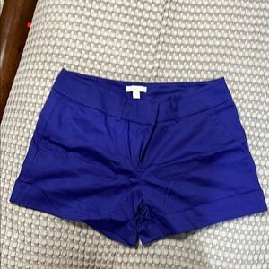 NWOT 
New York & Co. cuffed chino shorts.
Excellent condition.